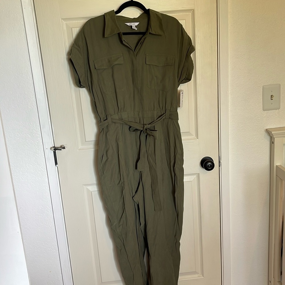NWT Nine West. Olive Jumpsuit. Size XL.